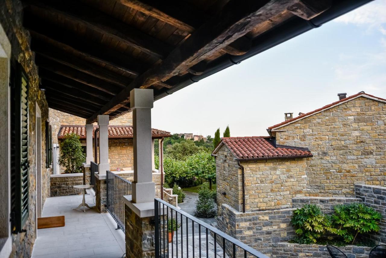 L'Abbraccio Della Quercia Apartment Momjan Luaran gambar