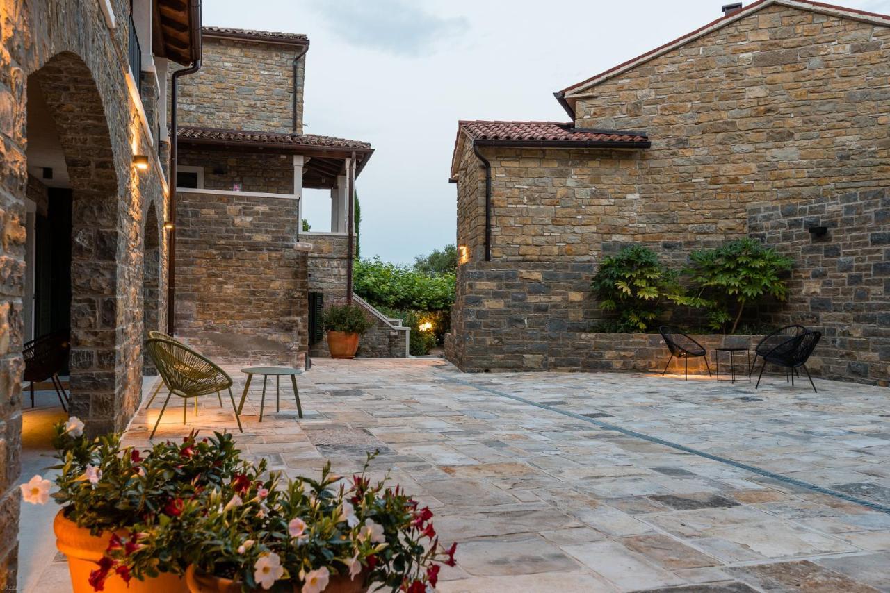 L'Abbraccio Della Quercia Apartment Momjan Luaran gambar