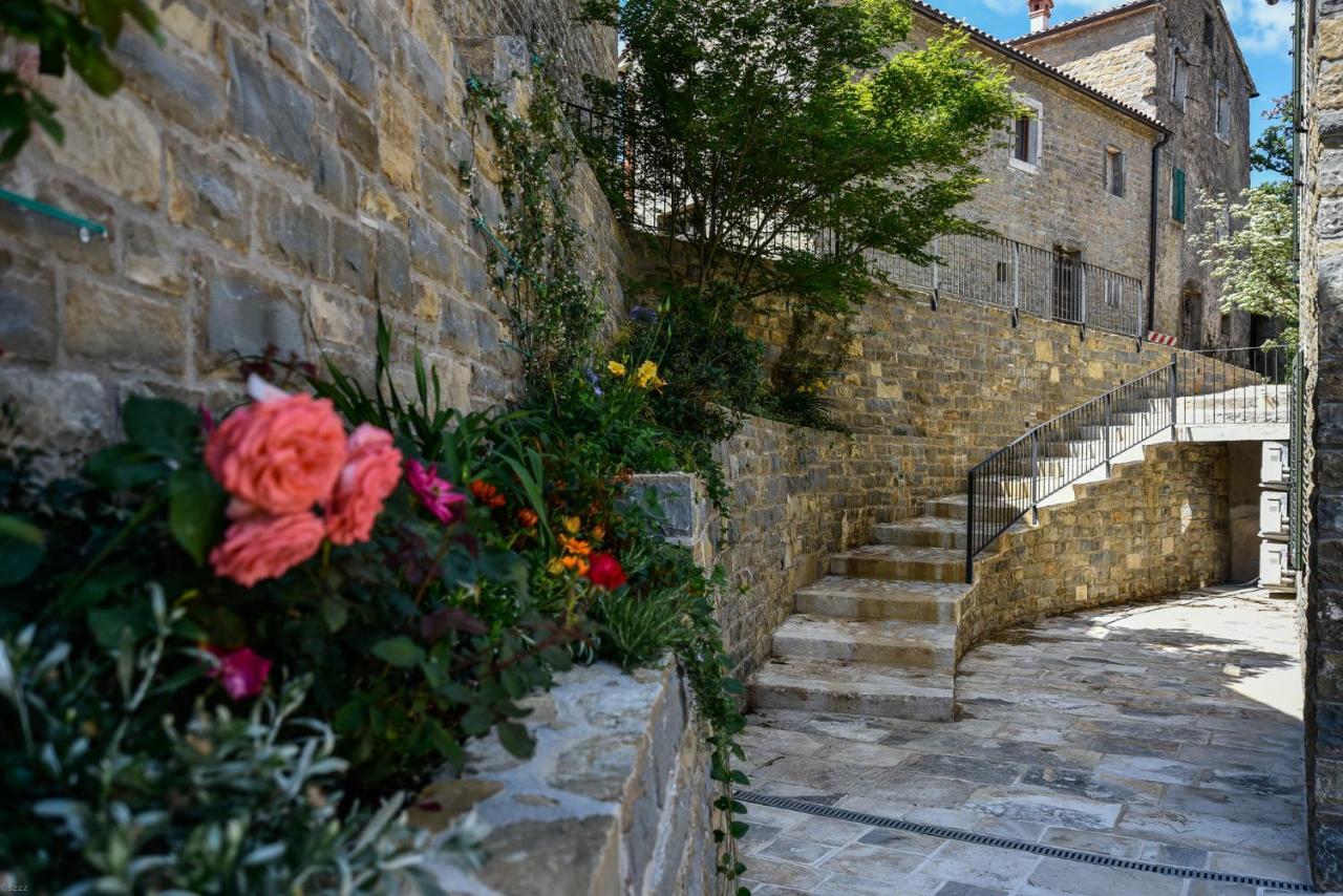 L'Abbraccio Della Quercia Apartment Momjan Luaran gambar