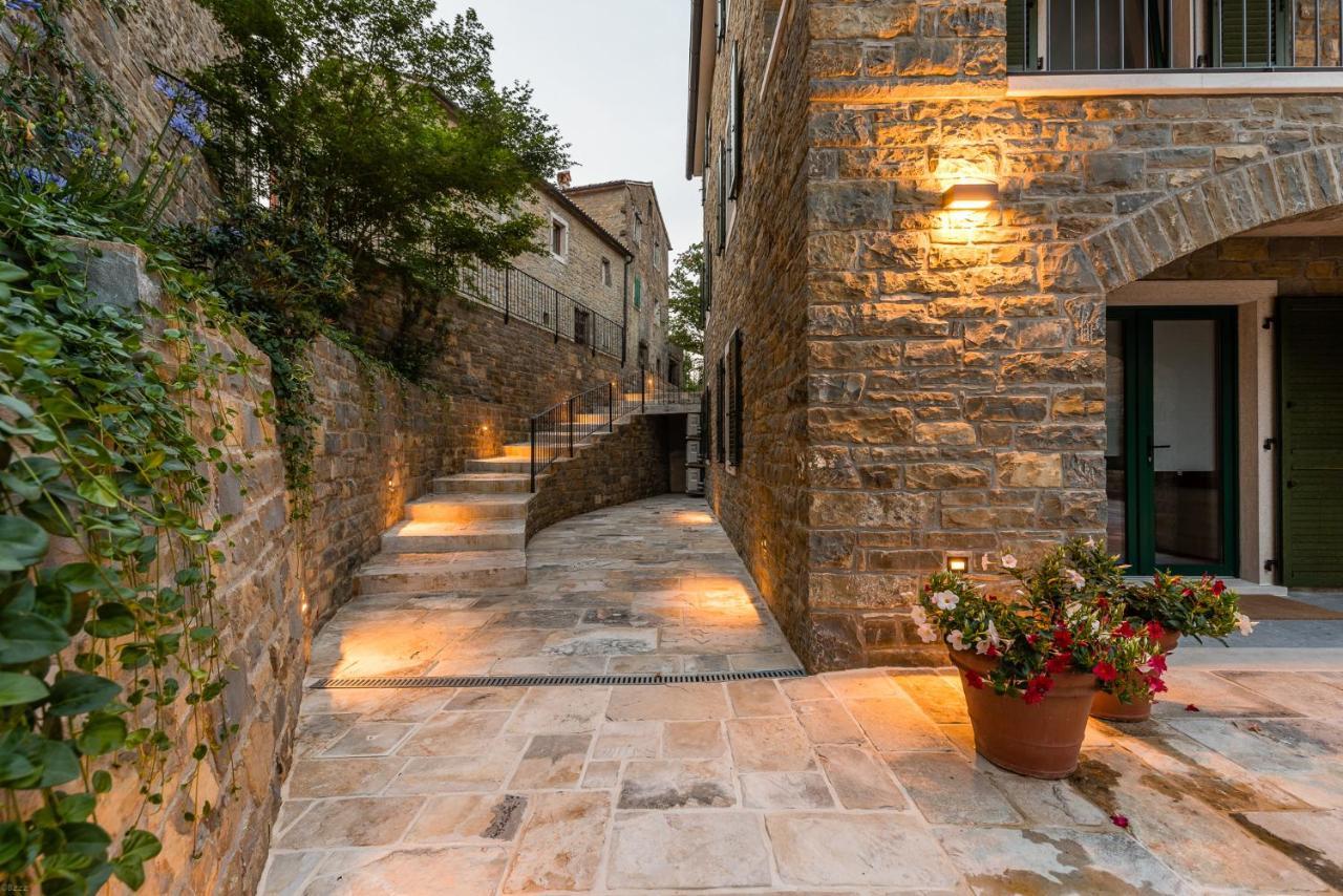 L'Abbraccio Della Quercia Apartment Momjan Luaran gambar