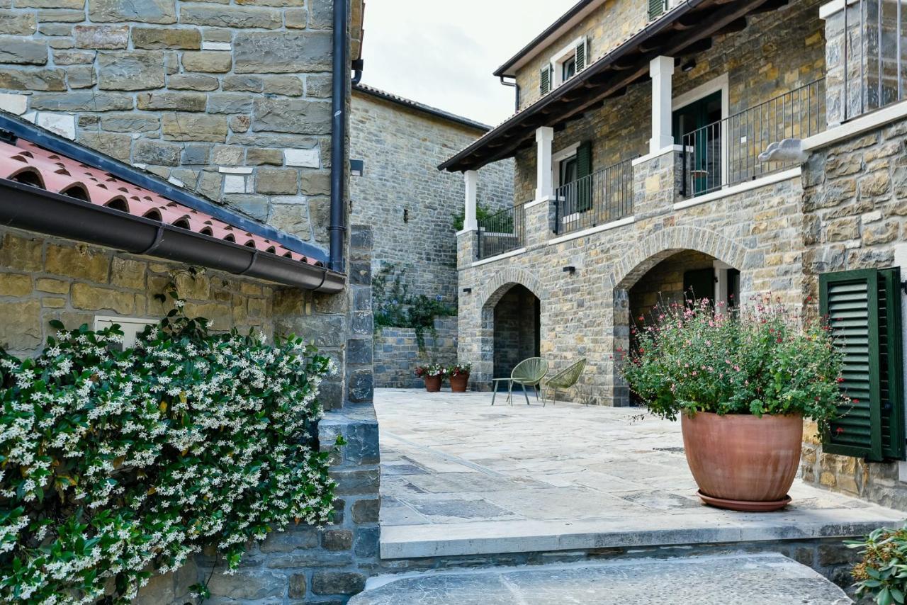 L'Abbraccio Della Quercia Apartment Momjan Luaran gambar