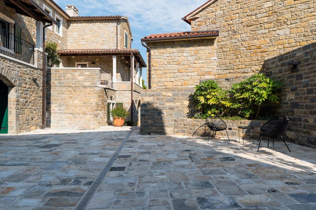 L'Abbraccio Della Quercia Apartment Momjan Luaran gambar